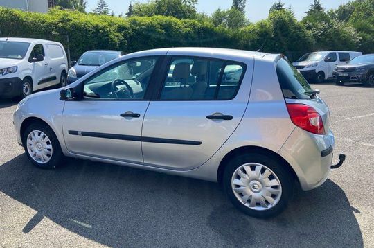 Renault Clio III 1.4 L 16 v 98 cv occasion en vente à Bavilliers 
								